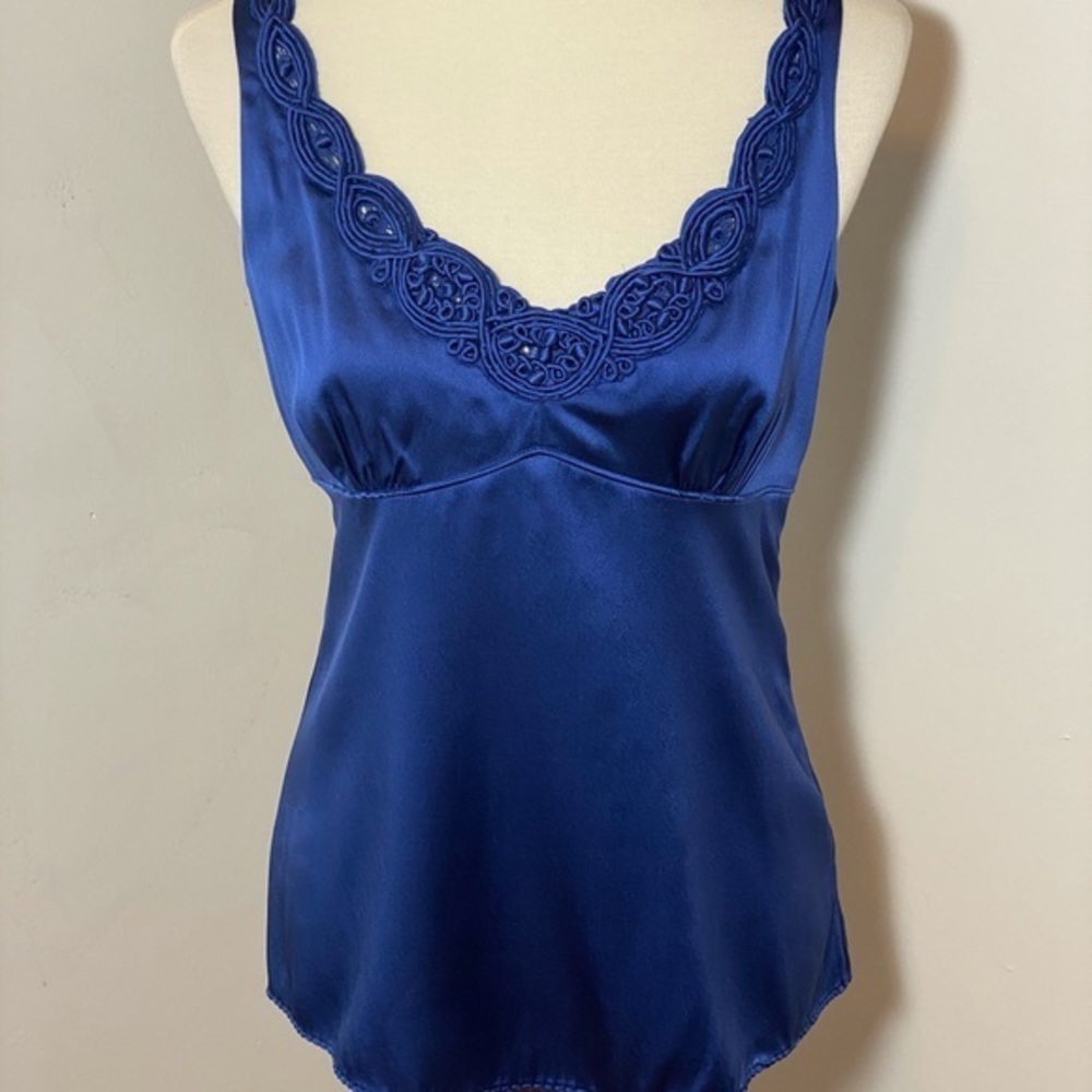 Tahari embellished scoop neck silk top sz S EUC